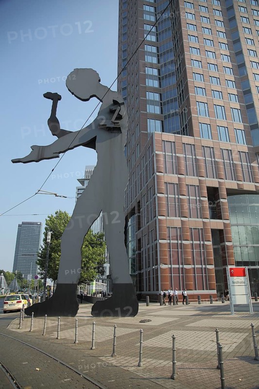Oversized sculpture Hammering Man by Jonathan Borofsky 1991, Messeplatz, Messe, Bockenheim, Main, Frankfurt, Hesse, Germany