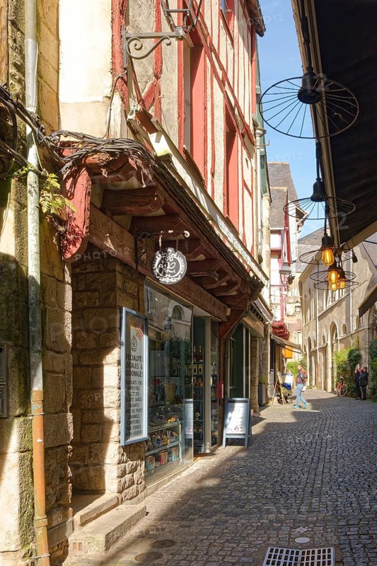 Half-timbered houses in the narrow, cobbled Rue des Halles in the old town of Vannes, Brittany. Vannes, Morbihan, France