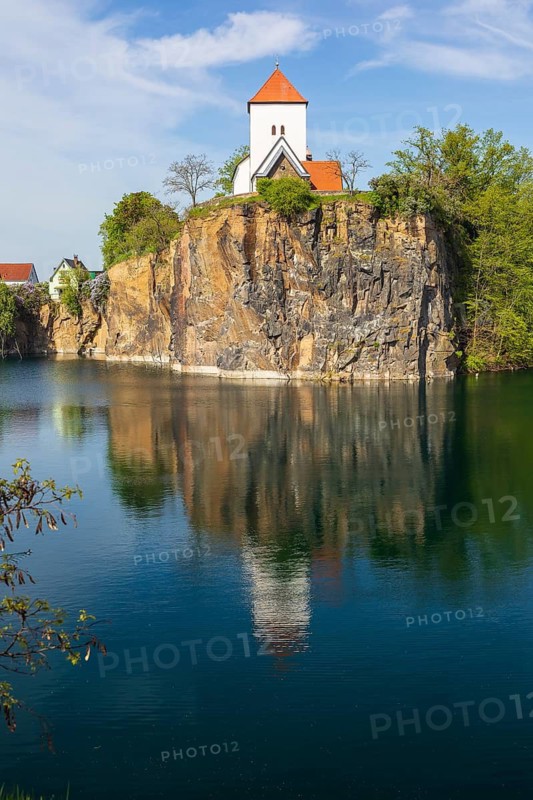 Mountain church on the Kirchberg, surrounded by the Kirchbruch quarry lake, striking view of Beucha, Brandis, Saxony, Germany