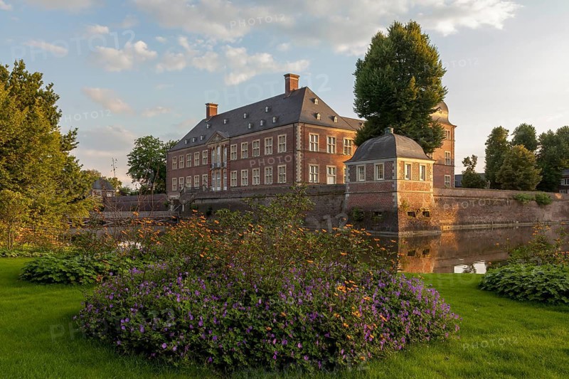 Ahaus Baroque and moated castle, today the seat of the Ahaus Technical Academy, Ahaus, Münsterland, North Rhine-Westphalia, Germany