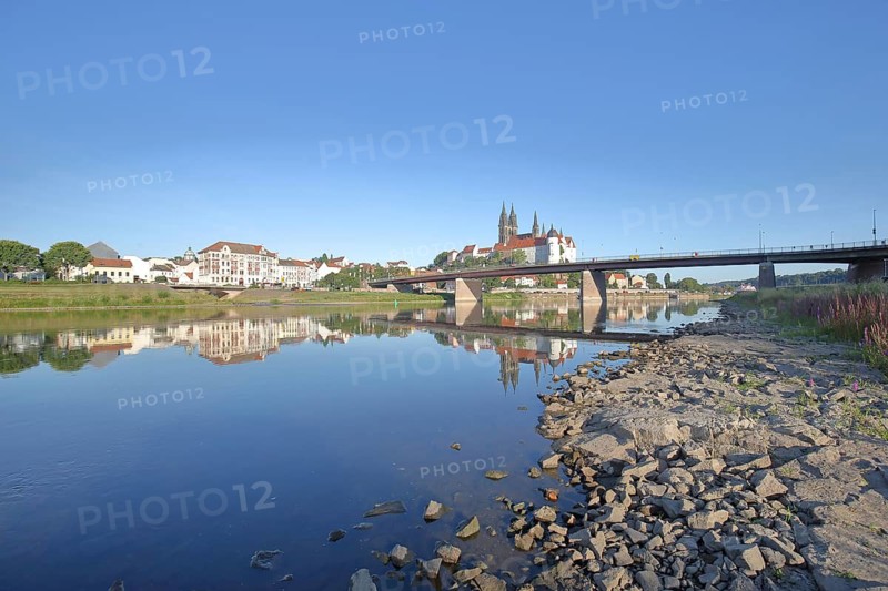 Cityscape with old town bridge, castle hill with Albrechtsburg and cathedral, reflection in the river Elbe at low tide, shore, Meissen, Saxony, Germany