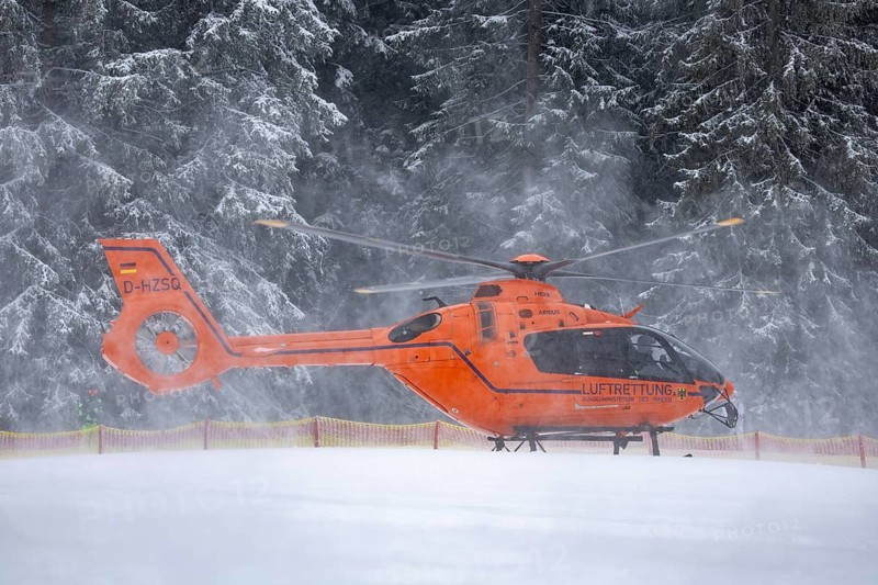 Air rescue helicopter (Federal Ministry of the Interior) in action in the Oberjoch ski resort (Bavaria)