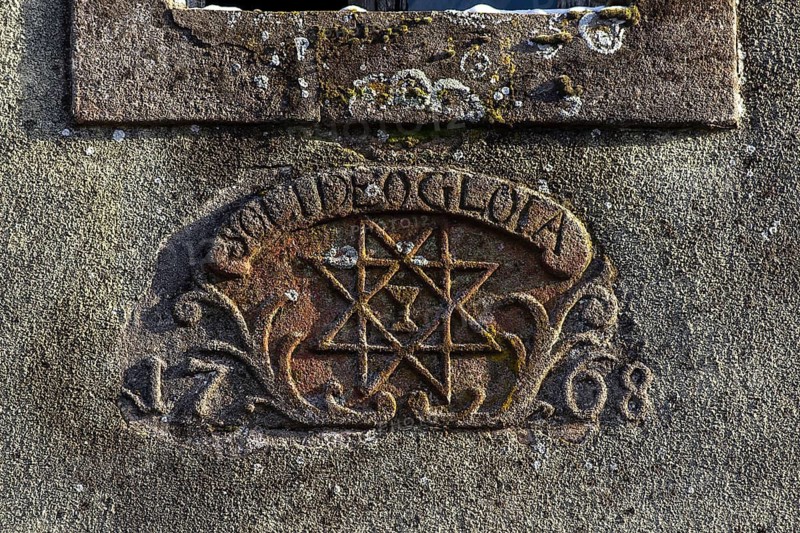 Breweries at the former Gastshaus zur Lime tree from 1768, saying: Soli Deo gloria, literally the honor of the sole god, Großgeschaidt, Middle Franconia, Bavaria, Germany