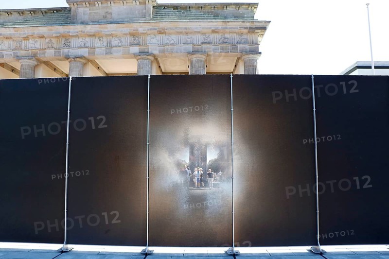 Temporary wall ahead of the press conference on 65 years of wall construction on March 18 Square in Berlin on 12.08.26