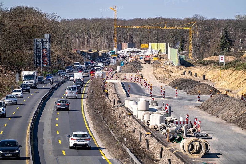 Motorway construction site, work on the six-lane extension of the B 1 federal road to the A 40 motorway between the Dortmund-Ost junction and the Dortmund/Unna motorway junction, Dormtund, North Rhine-Westphalia, Germany