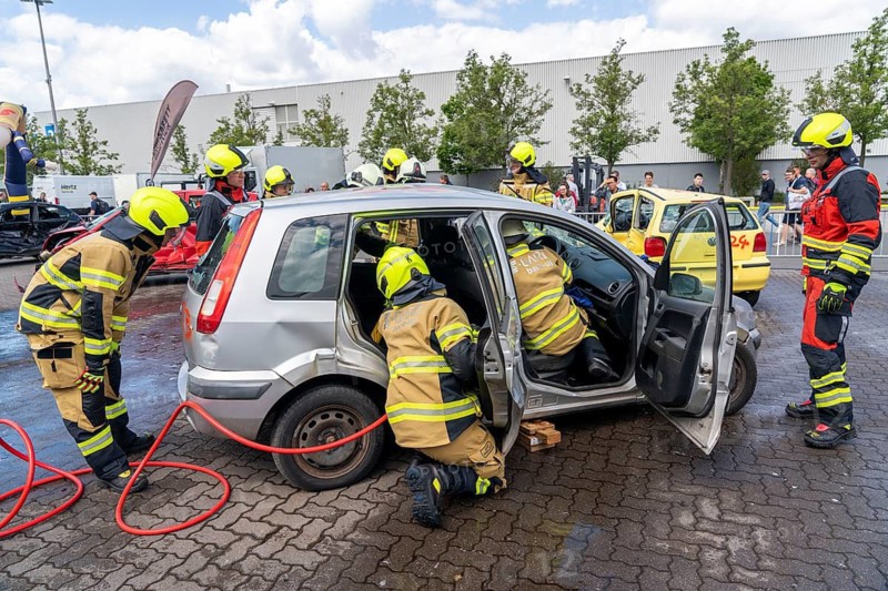 Patient-orientated rescue of trapped persons in a vehicle, workshop, Interschutz 2022 trade fair in Hanover, the world's largest trade fair for fire, rescue and disaster control technology, equipment, over 1300 exhibitors from 50 countries, disaster control