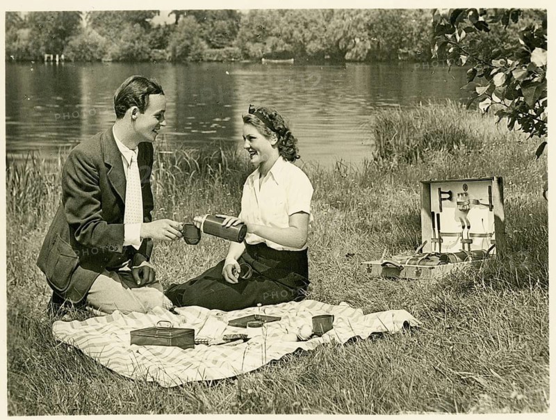 Berlin, lake, in the countryside, in love, termoskanne, a couple having a picnic on the lakeside, surrounded by nature in a romantic setting, around 1930