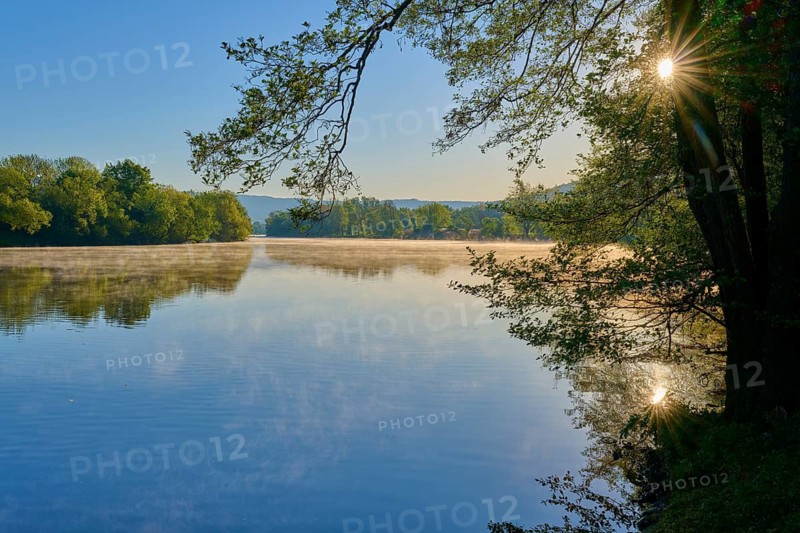The sun gently illuminates the water surface of a quiet river, Boxtal, Main-Boxtal, Tauber-Kreis, Baden-Württemberg, and Stadtprozelten, Dorfprozelten, Main, Spessart, Bavaria, Germany