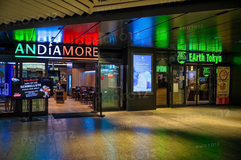 Italian pizzeria AndiaMore, Earth Tokyo, ramen, fast food, fast food chain, logo, restaurant, neon lettering, entrance, city center, Stuttgart, Baden-Württemberg, Germany