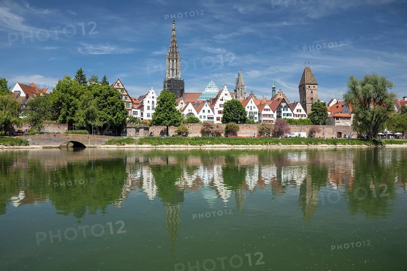 14.05.2025. View across the Danube of the Ulm old town with the Minster and Metzgerturm reflecting in the water. Ulm, Baden-Wuerttemberg, Germany