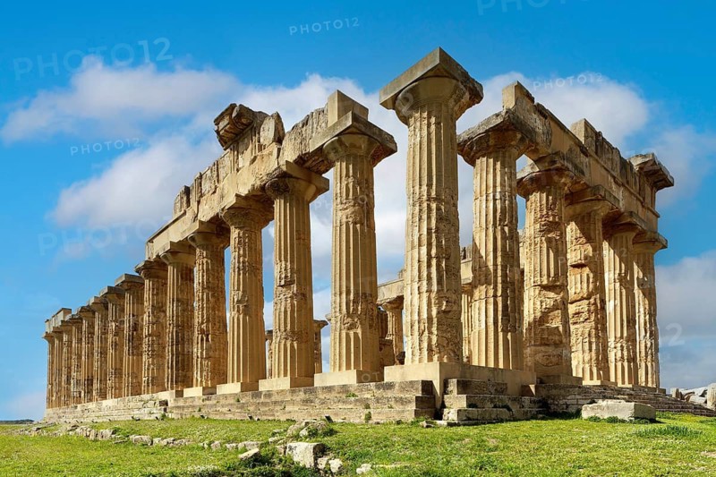 Ruins, ancient Greek temple E, also Hera temple, or temple of Hera, Lakinia or Iuno Lacinia, 460 to 450 BC, Doric peripteros, 6 × 13 columns, four-tiered substructure (crepis), archaeological sites of Selinunte, Parco Archeologico di Selinunte, Castelvetrano, municipal consortium of Trapani, Sicily, Italy, Mediterranean Sea