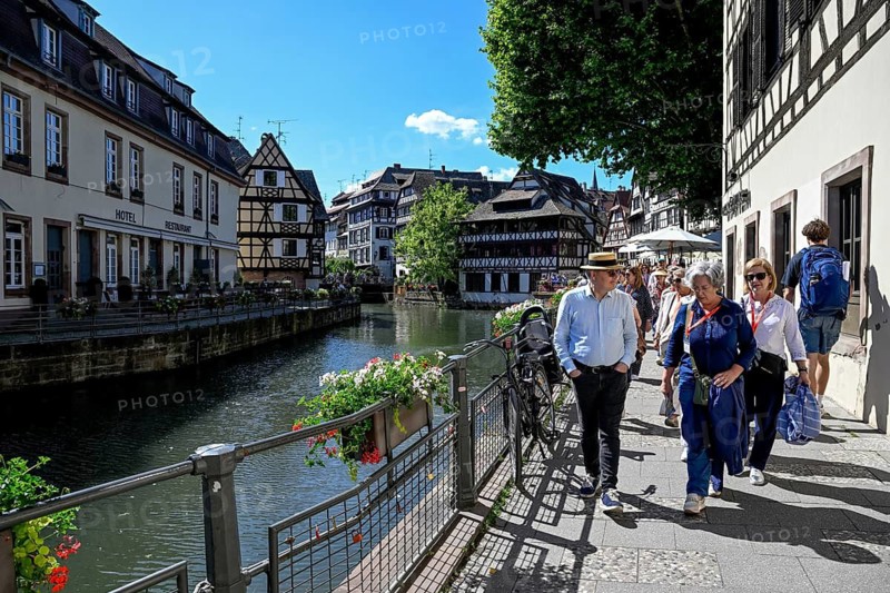 Street scene on the Ill, Old Town or Grand Ile, Strasbourg, Bas-Rhin department, Alsace, France