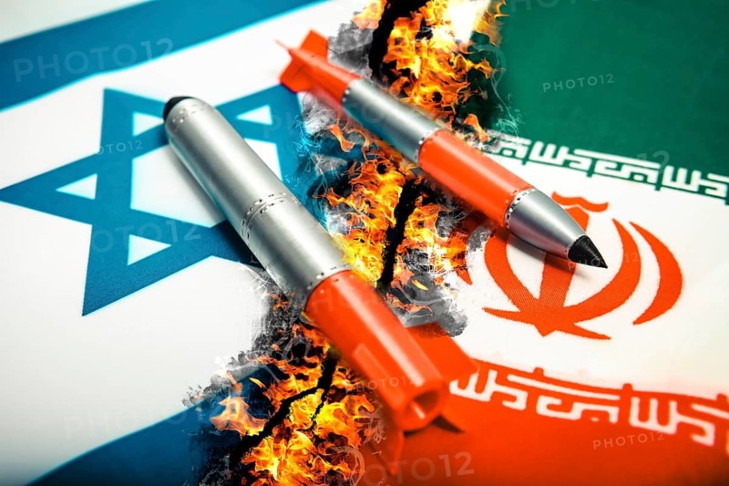 Rockets flying the flags of Israel and Iran with cracks and flames, Israel-Iran war, photo montage +++ editorial use only