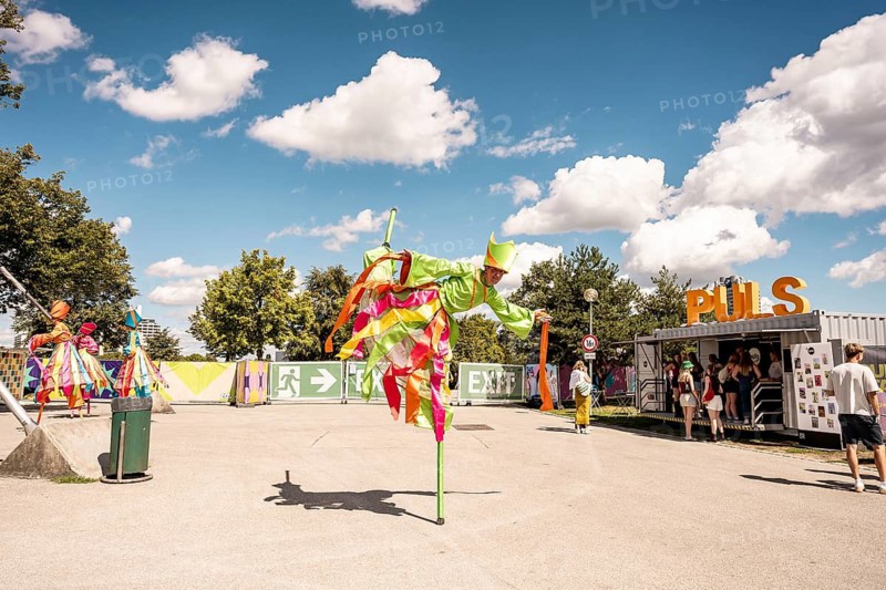 Artist of the zebra stilt show at the Superbloom Festival in Munich's Olympic Park on 29.08.2026