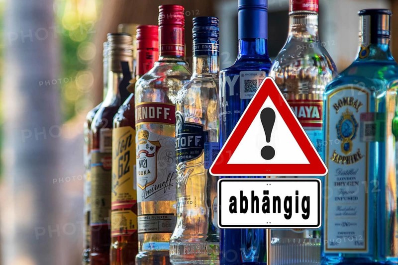 Symbolic image, warning sign for alcohol addiction, danger of addiction, alcohol abuse, health warning, alcoholic beverages, bar, alcoholic drinks, youth protection, legal drug, alcohol withdrawal