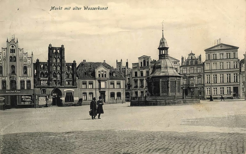 Historical postcard, picture postcard, market with old waterworks in Wismar, Mecklenburg-Western Pomerania, Germany, digitally enhanced reproduction of an original from around 1900, picture postcard