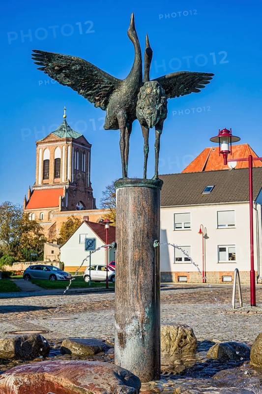 Crane fountain on the market square, Gartz Oder, Brandenburg, Germany