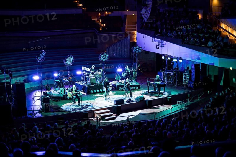 Silly live on elektroAKUSTIK Tour in the sold-out Berlin Philharmonie on 16.12.2024