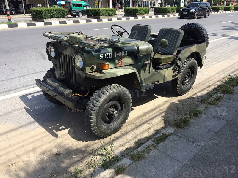 Original historic restored well-maintained US Jeep former army vehicle classic car, international