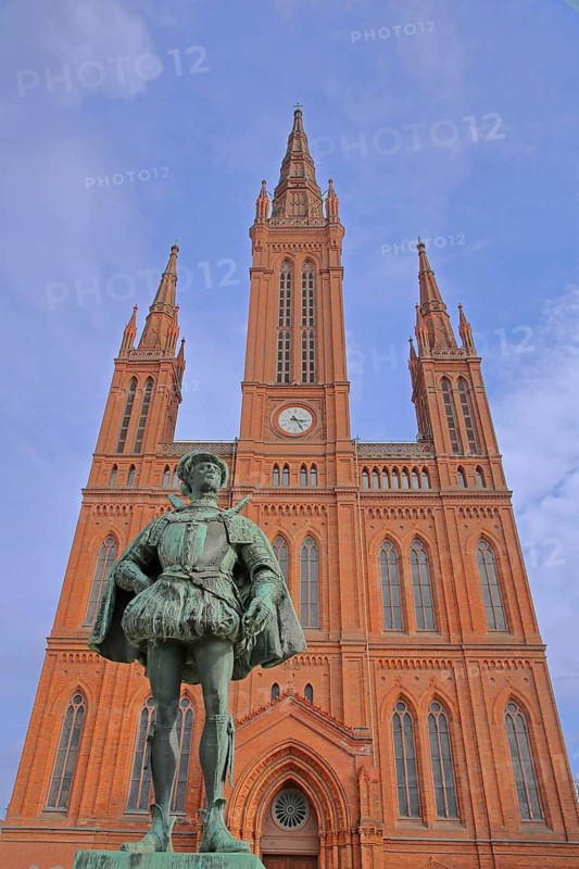 Neo-Gothic market church with statue of William I Prince of Orange and Count of Nassau 1533-1584, Dutch, Nassau, monument, view upwards, twin towers, city centre, Wiesbaden, Taunus, Hesse, Germany