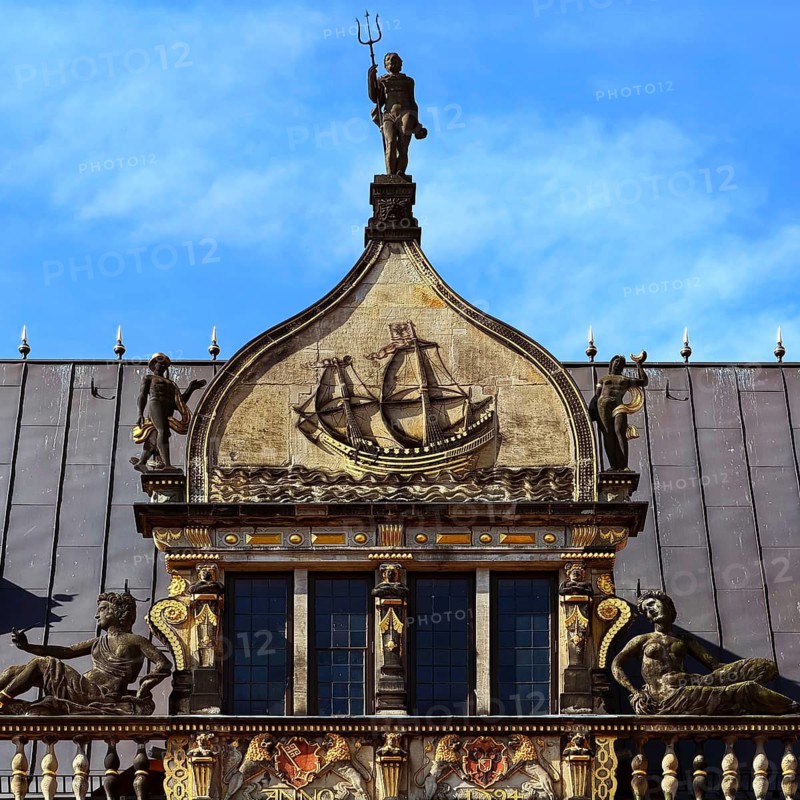 Schütting, House of the Bremer Kaufmannschaft, Chamber of Commerce, market, detail of the façade with ship, Free Hanseatic City of Bremen, Germany