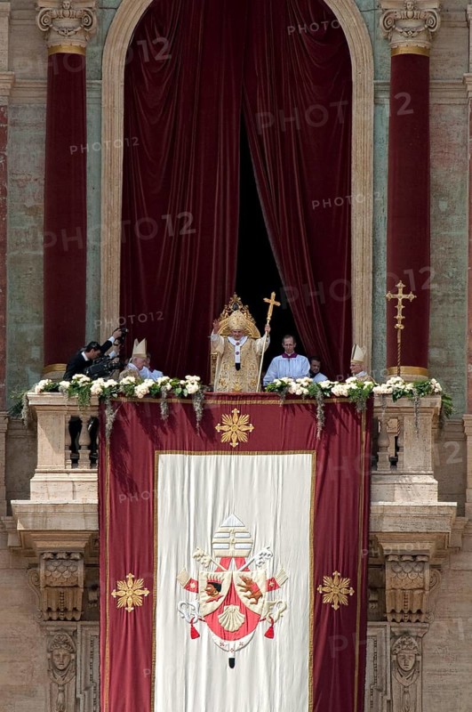 St. Peter's Basilica with Pope Benedict XVI for the Easter blessing Urbi et Orbi, balcony of the Loggia delle Benedizioni, St. Peter's Square, Piazza San Pietro, Vatican, Rome, Lazio, Italy