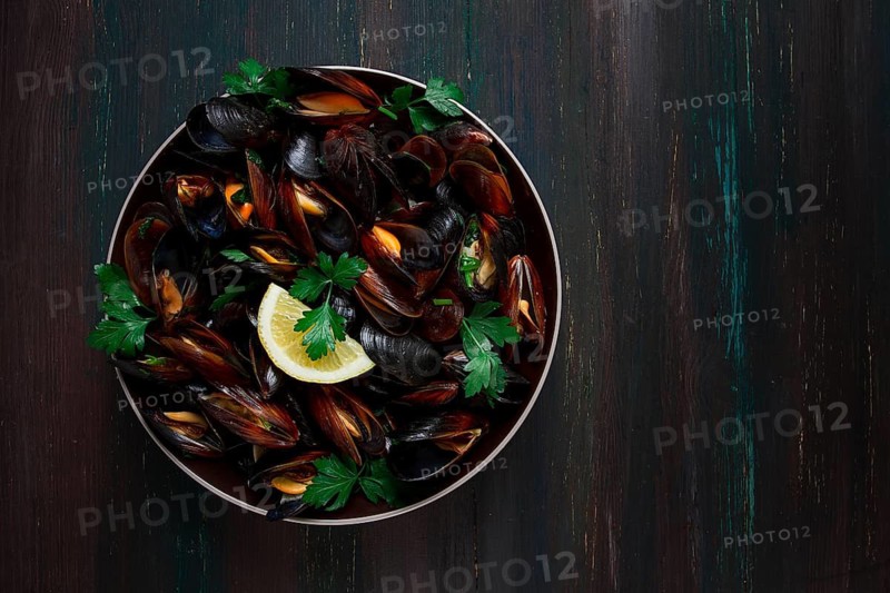 Fresh, Boiled mussels, Black Sea, with parsley and lemon, no people, top view