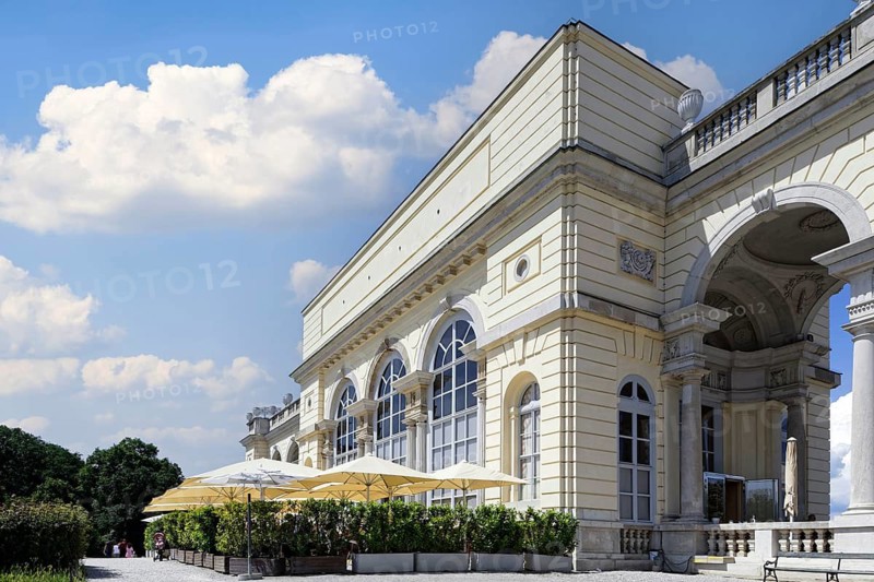 Parasols, restaurant, gloriette, Schönbrunn Palace, former summer residence of the Habsburgs, baroque, three-wing complex, built 1695-1743, UNESCO World Heritage Site, Hietzing, 13th District, Vienna, Austria