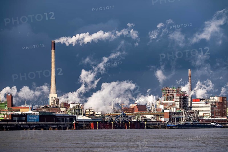 Chempark Krefeld-Uerdingen, around 40 companies are located in the chemical park on the Rhine, there are 3 chemparks in North Rhine-Westphalia, on the Rhine, Germany