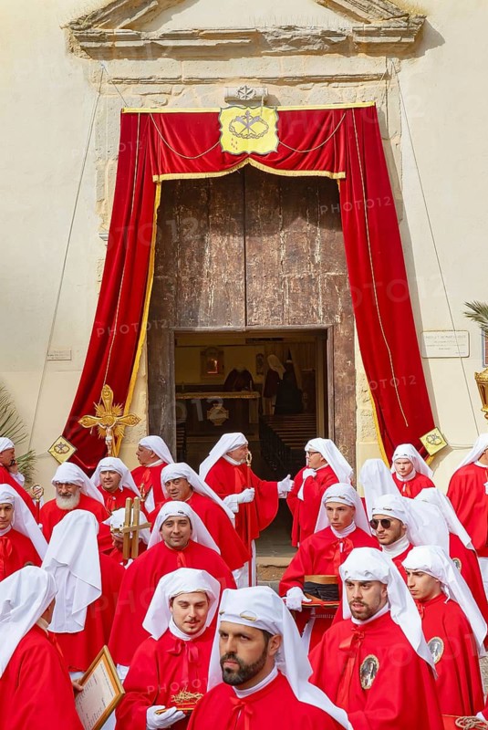 Confraternity of penitents gathering outside San Leonardo church, Enna, Siclly, Italy