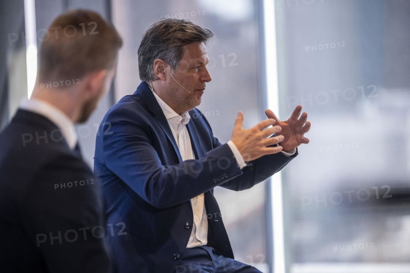Trip by Robert Habeck, Federal Minister for Economic Affairs and Climate Protection, to the USA from 06-10 March 2024 Exchange with students from Columbia Business School in New York 08 March 2024