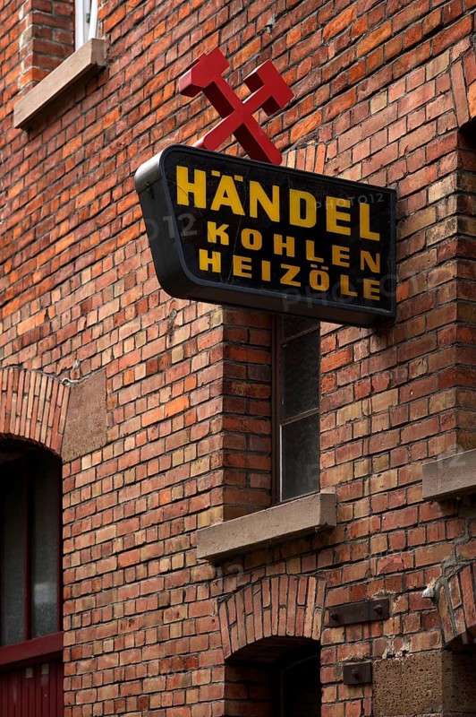 Nasenschild, Zunftschlid, Händel, coal dealer, heating oils, Küblergasse, Altstadt, Bad Cannstatt, Stuttgart, Baden-Württemberg, Germany
