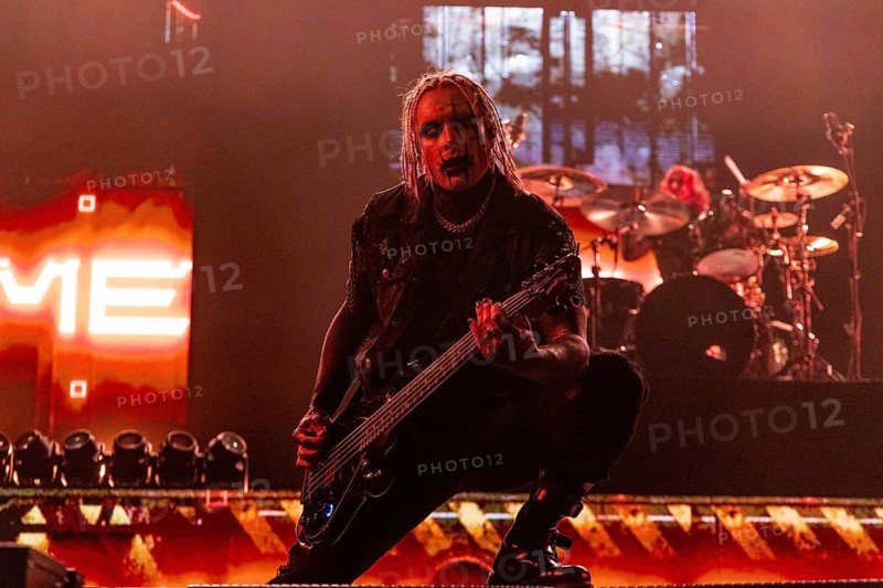 Justin Morrow, bass player of Motionless in White live on The Afraid Of The Dark Tour at Swiss Life Hall Hanover on 21.02.2026
