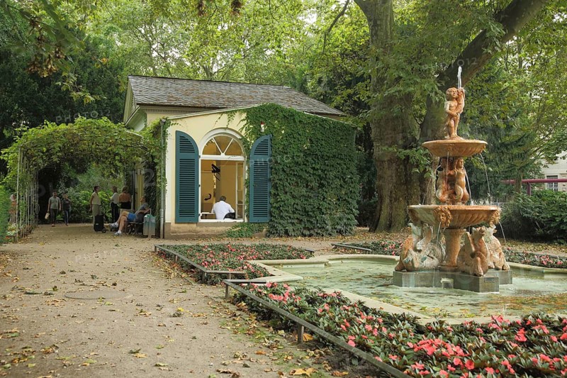 Nebbian garden house and Florentine fountain, Renaissance fountain, bowl fountain with figure, park, Bockenheimer complex, Frankfurt am Main, Hesse, Germany