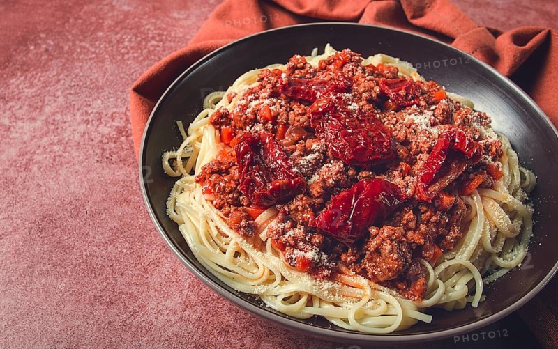 Spaghetti bolognese, with dried tomatoes, homemade, close-up