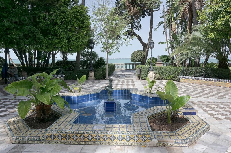 Water basin in the Jardines Clara Campoamor garden, Cádiz, Spain