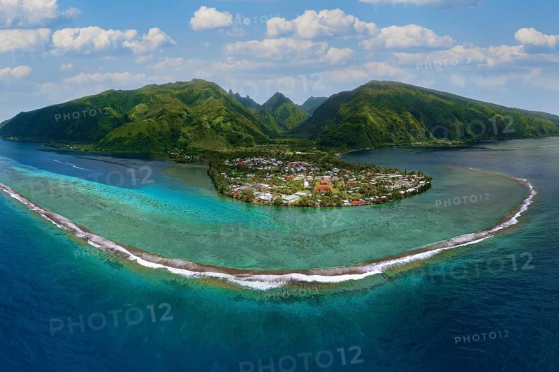 Aerial view, panorama, fringing reef in front, beach village Taurita behind, Tai'arapu-Est Peninsula, Tahiti-Iti, Society Islands, Leeward Islands, French Polynesia
