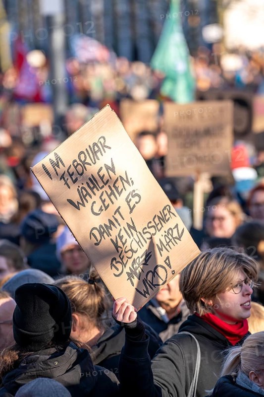 Demonstration of more than 14000 people against the AfD and the Merz-CDU and their asylum policy, after a rally the demonstrators marched peacefully for hours through the city centre of Essen, North Rhine-Westphalia, Germany