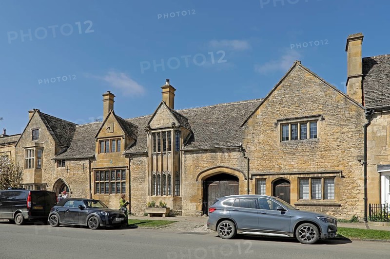 Houses, cars, High Street, Chipping Campden, The Cotswolds, England, Great Britain