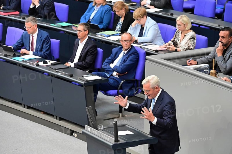 At the 9th session of the German Bundestag, CDU foreign policy expert Dr Norbert Röttgen (CDU/CSU) speaks on the state of transatlantic relations with the USA