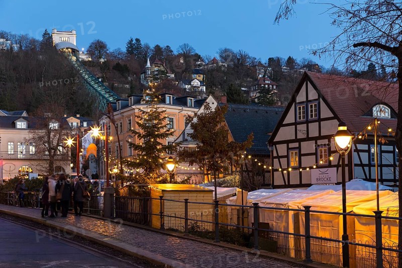 Elbhangfest Christmas market in Dresden Loschwitz in the historic village center of Loschwitz during Advent, Dresden, Saxony, Germany