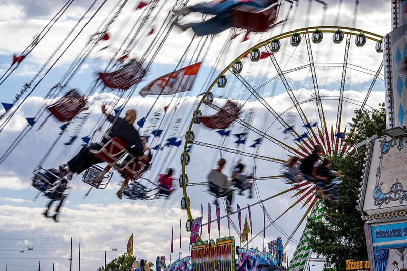 Chairoplane Königliche Wellenflug, Rheinkirmes in den Rheinwiesen in Düsseldorf-Oberkassel, North Rhine-Westphalia, Germany