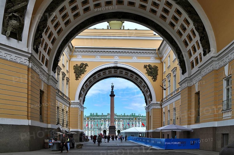 Historical arch overlooking a large public square, General Staff Building, Saint Petersburg, St. Petersburg, Russia
