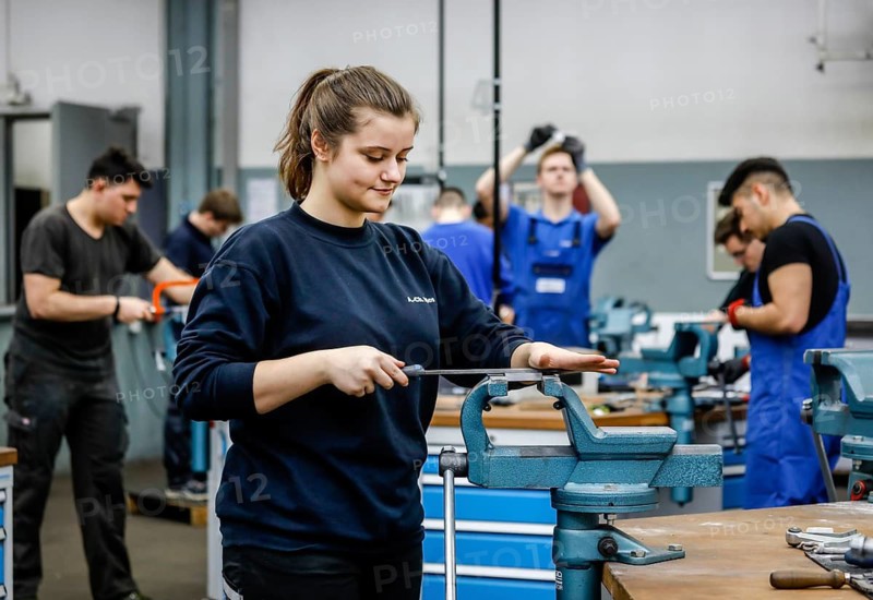 Remscheid, North Rhine-Westphalia, Germany - Trainees in the metalworking trades here during basic training, Remscheid Vocational Training Centre for the Metal and Electrical Industry. - FOR EDITORIAL USE ONLY!