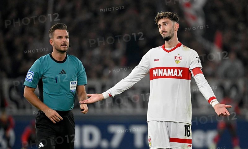 Referee Referee Daniel Schlager in discussion with Atakan Karazor VfB Stuttgart (16) Gesture Gesture MHPArena, MHP Arena Stuttgart, Baden-Württemberg, Germany