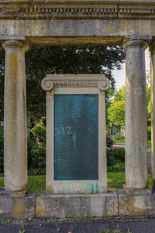 Unter den Linden cemetery, large memorial complex for the victims of the two world wars, bronze plaque with the names of those killed between 1914 and 18, pillars, Reutlingen, Baden-Württemberg, Germany