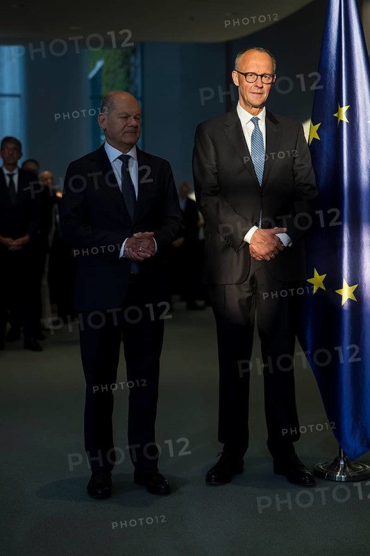 Handover of office from Olaf Scholz (SPD), former Federal Chancellor, to Friedrich Merz (CDU), Federal Chancellor of the Federal Republic of Germany, in the Federal Chancellery, Berlin, 6 May 2025