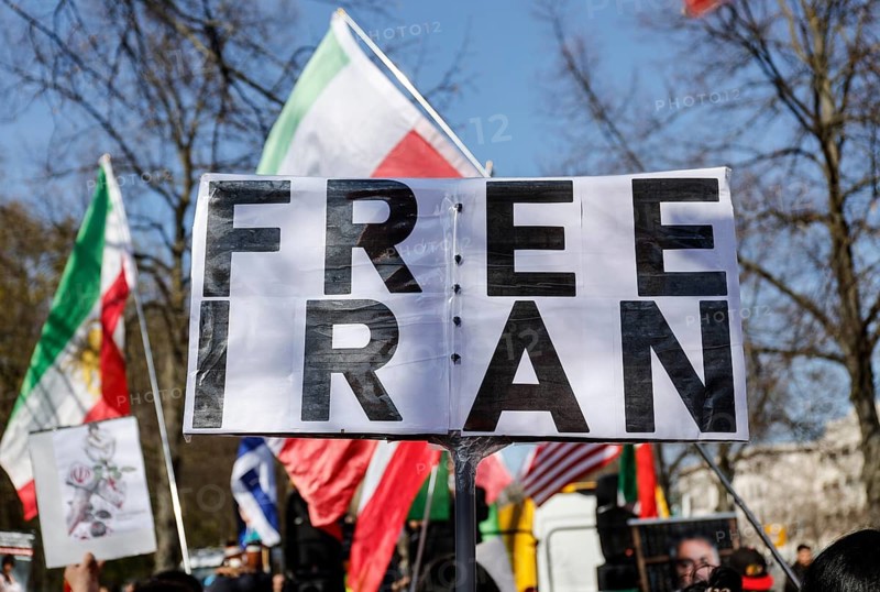 Iran demo for the end of the Islamist mullah regime in Iran, sign Free Iran, Berlin, 11.04.2026, Berlin, Berlin, Germany