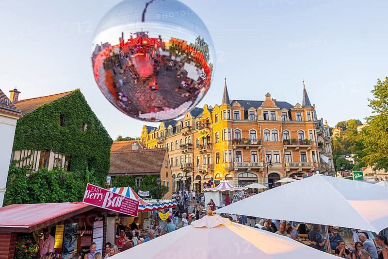 On a long promenade on the Elnhang between Loschwitz and Pillnitz, a big festival is celebrated every year. Visitors can expect a wide range of cuisine and cuisine. Here is the festival in Loschwitz, Dresden, Saxony, Germany