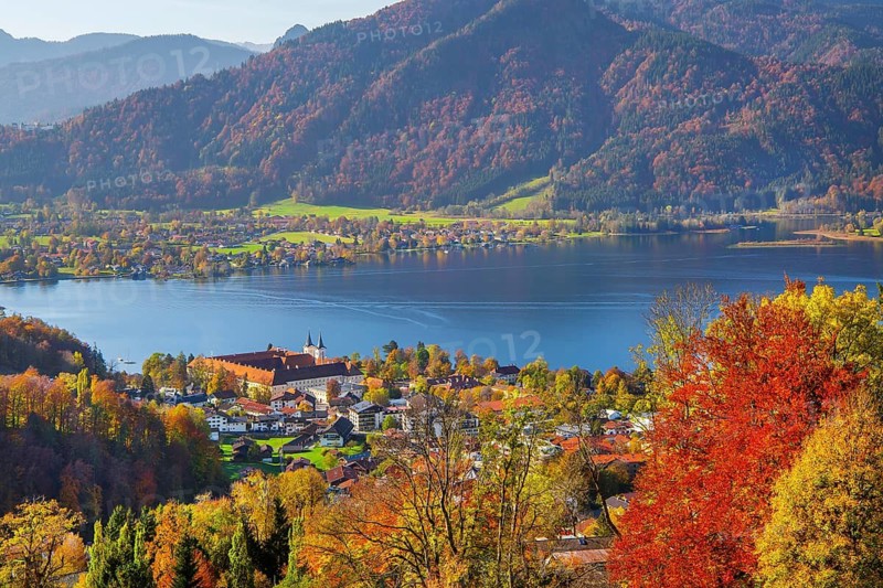 Panorama of the village and lake with the monastery castle in autumn, Tegernsee, Tegernsee, Tegernsee valley, Mangfall mountains, Bavarian Alps, Upper Bavaria, Bavaria, Germany